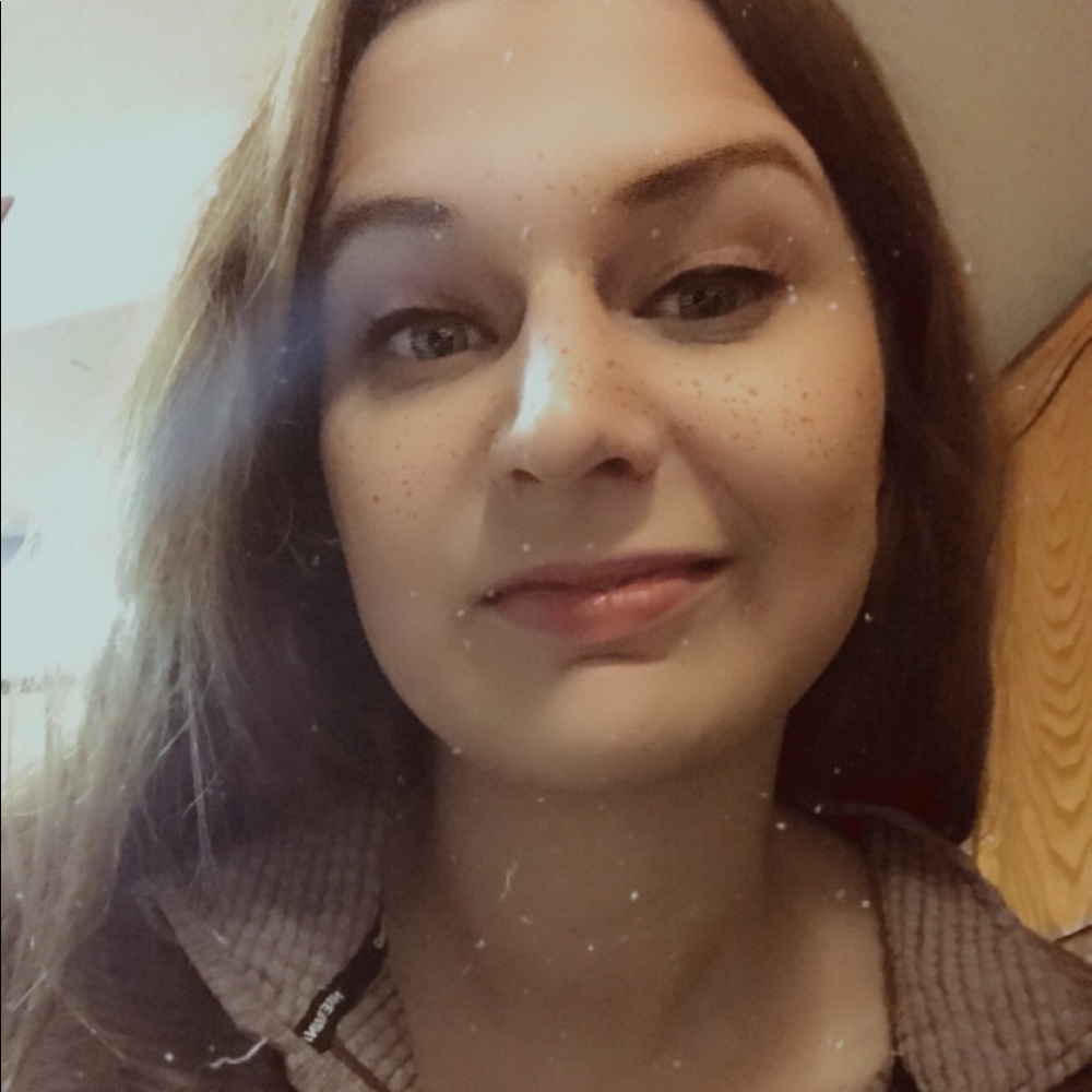 Meet your Posher, Lara